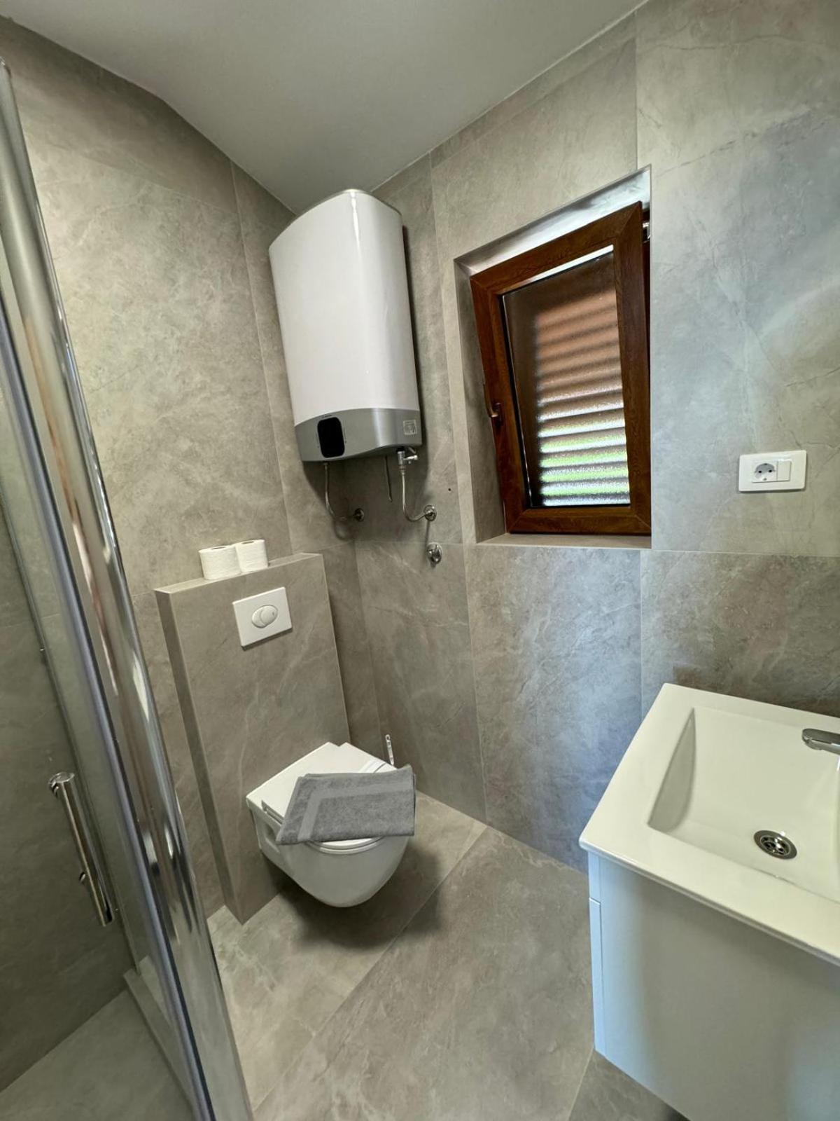 Divanovic With Sea View Apartment