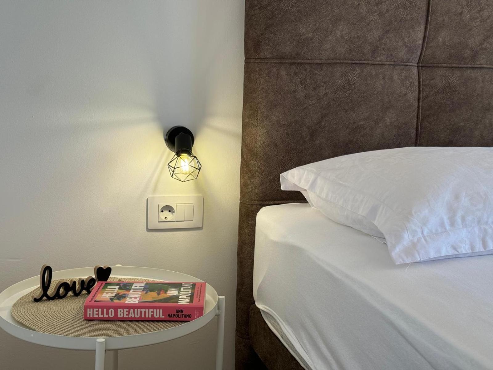 Divanovic With Sea View Apartment *