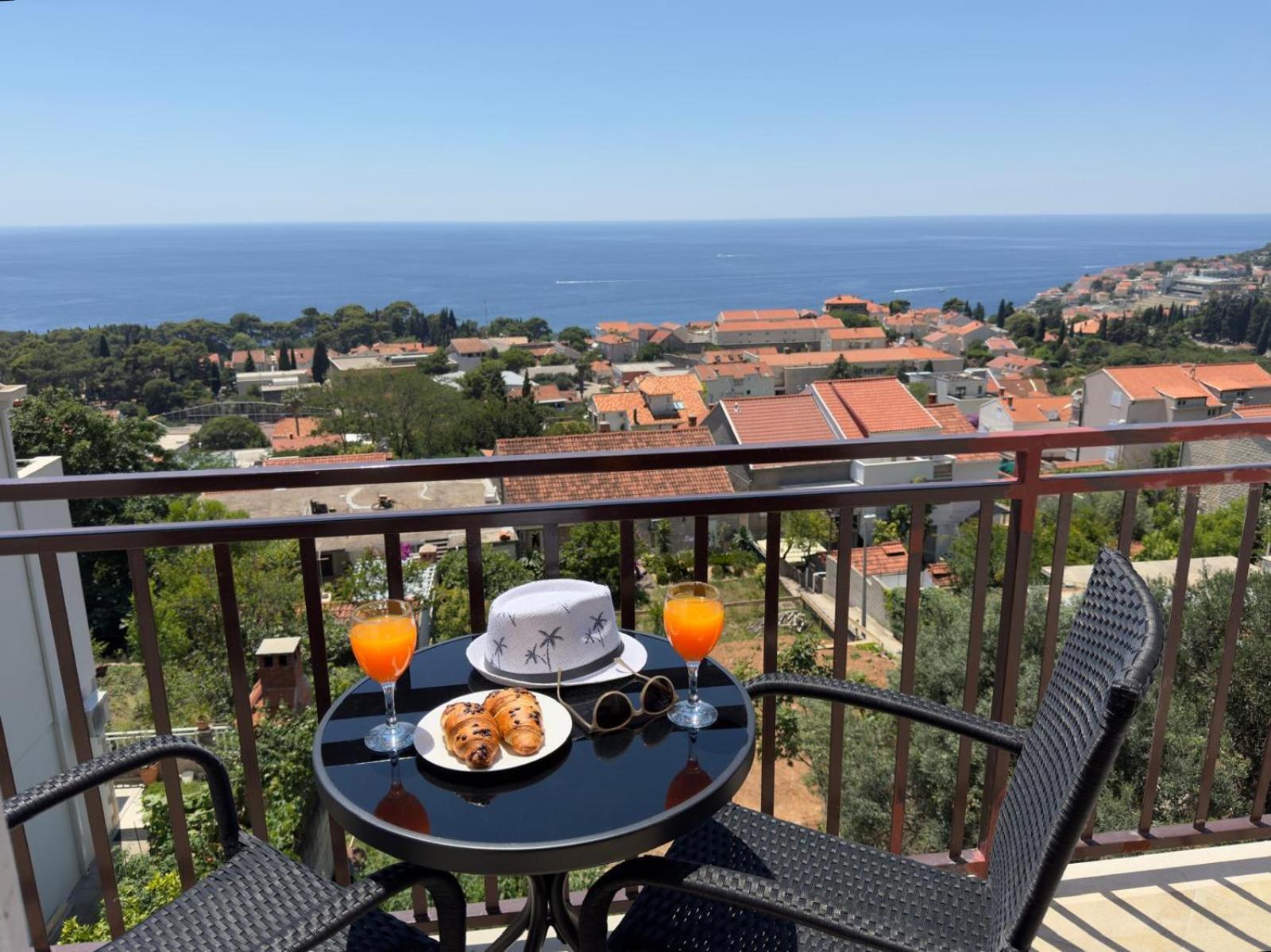 Divanovic With Sea View Apartment